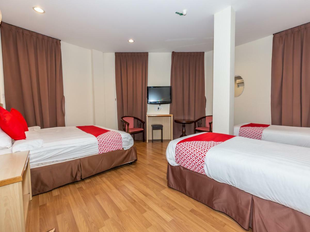 Hotel Oyo 1155 906 Batu Berendam à Malacca Extérieur photo