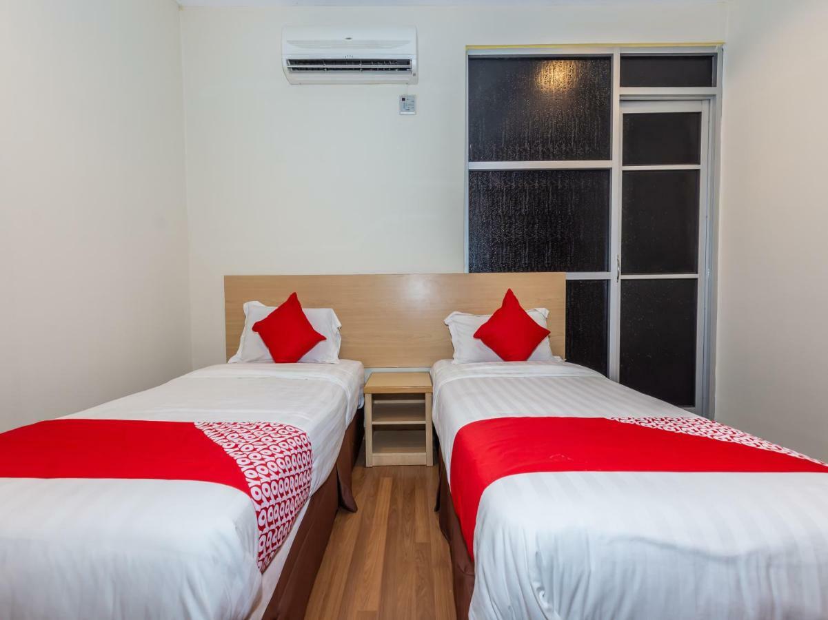 Hotel Oyo 1155 906 Batu Berendam à Malacca Extérieur photo