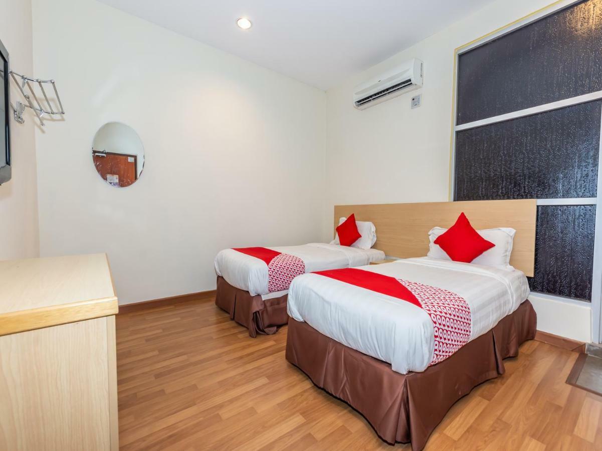 Hotel Oyo 1155 906 Batu Berendam à Malacca Extérieur photo