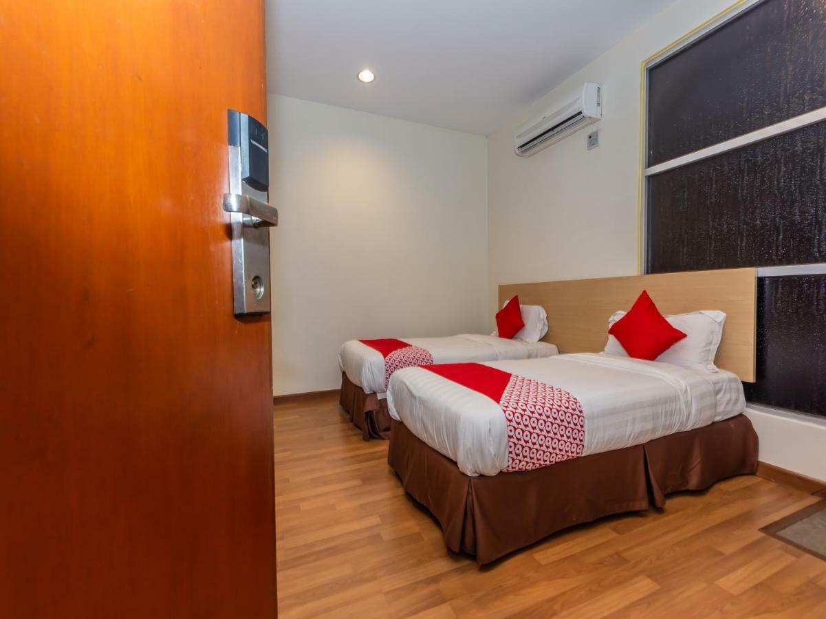 Hotel Oyo 1155 906 Batu Berendam à Malacca Extérieur photo