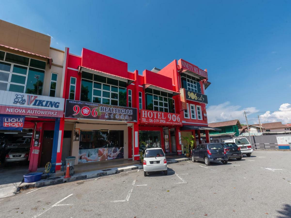 Hotel Oyo 1155 906 Batu Berendam à Malacca Extérieur photo