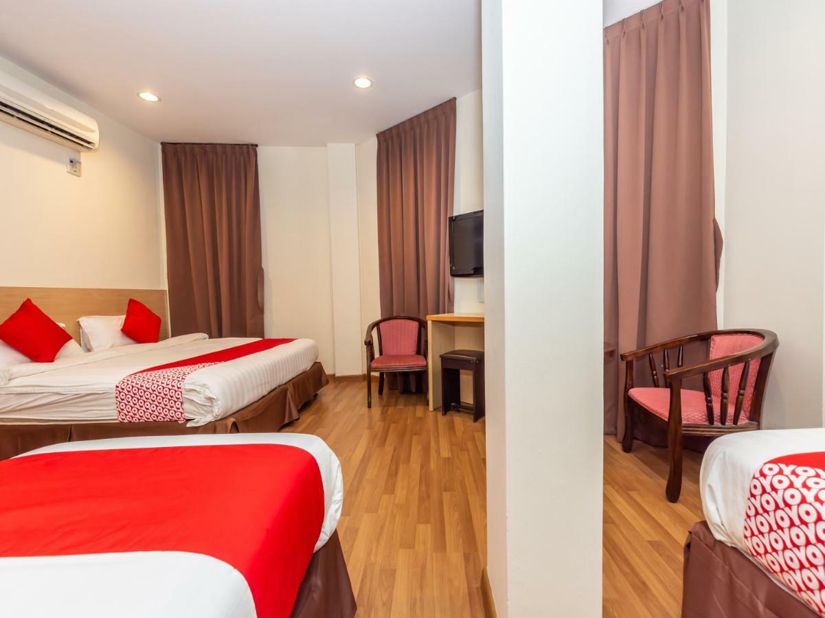 Hotel Oyo 1155 906 Batu Berendam à Malacca Extérieur photo