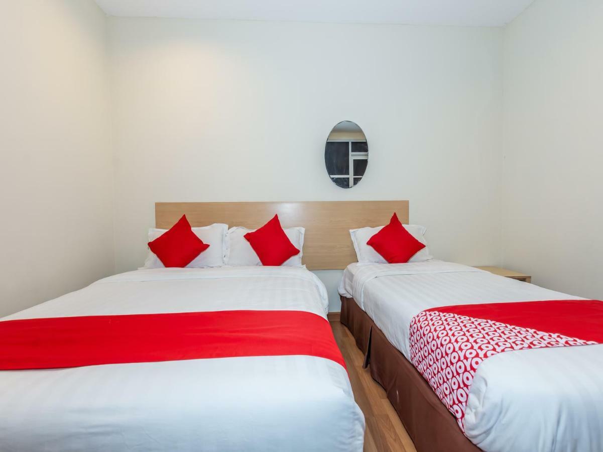 Hotel Oyo 1155 906 Batu Berendam à Malacca Extérieur photo