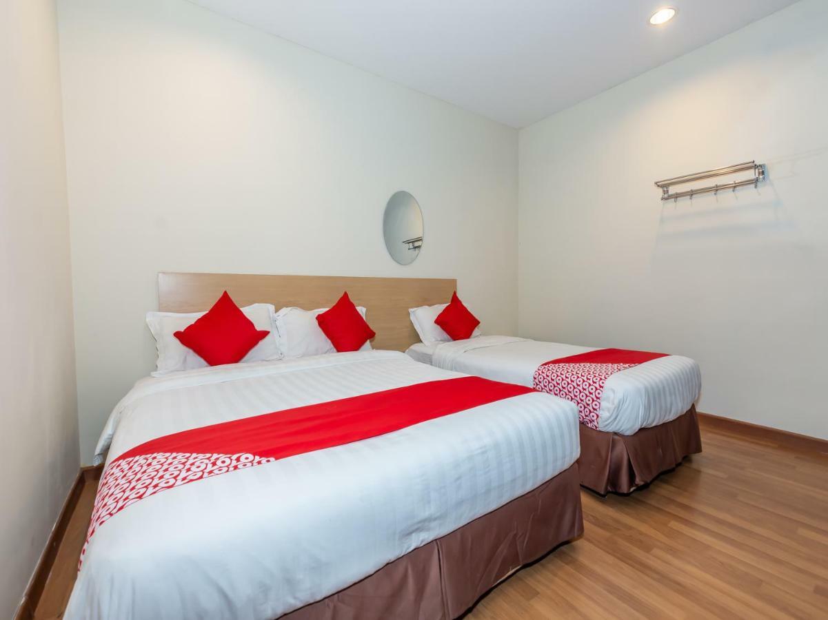 Hotel Oyo 1155 906 Batu Berendam à Malacca Extérieur photo