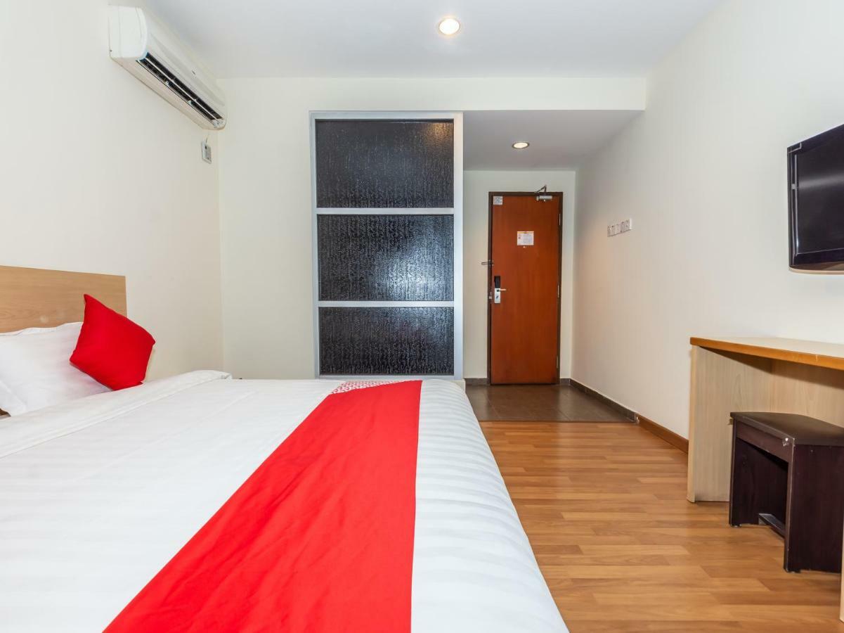 Hotel Oyo 1155 906 Batu Berendam à Malacca Extérieur photo