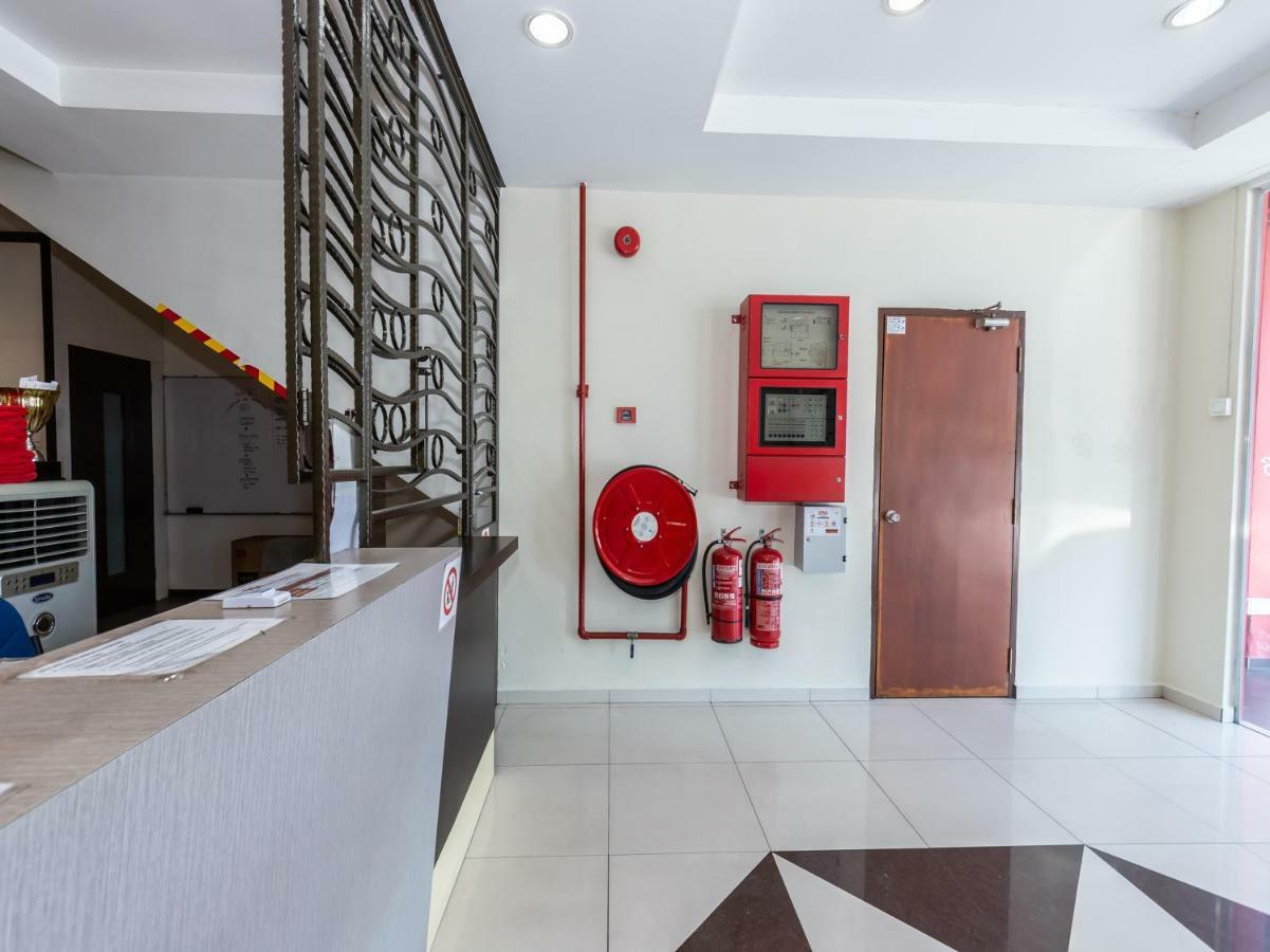 Hotel Oyo 1155 906 Batu Berendam à Malacca Extérieur photo