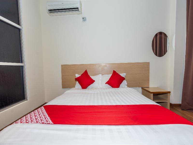 Hotel Oyo 1155 906 Batu Berendam à Malacca Extérieur photo